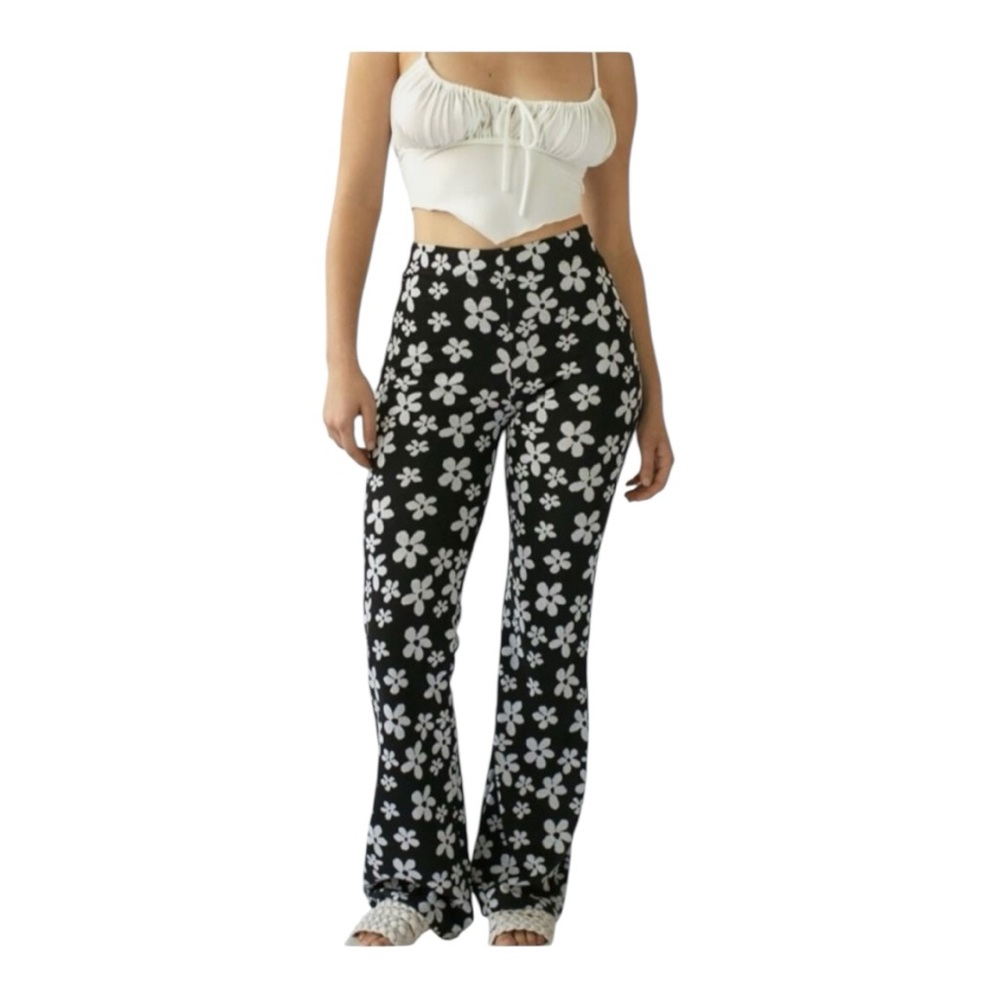Urban Outfitters Women's Black Bryn Daisy Pants Stretch Flare Leg Size Medium